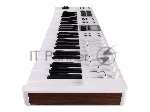 Клавиатура MIDI [231521] Arturia [KeyLab Essential 49 mk3 White] 49 клавиш, LCD дисплей, 9 энкодеров, 8 пэдов, 9 фейдеров, 12 кнопок управления, колеса высоты тона и модуляции, 1/4" Jack вход для педали, MIDI выход, Type-C