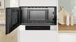 Встраиваемая микроволновая печь Bosch BFL7221W1 белый, 21 л, 900 Вт, переключатели - сенсор, поворотный механизм, вид 26